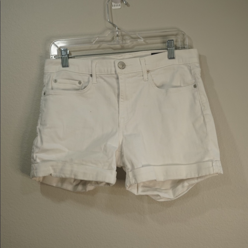 White jeans shorts by Vince